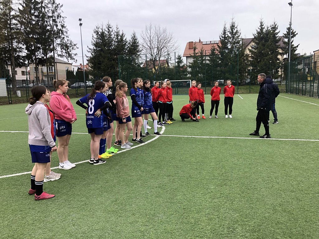 2022-04-20 Wicemistrzynie rejonu w piłce nożnej dziewcząt
