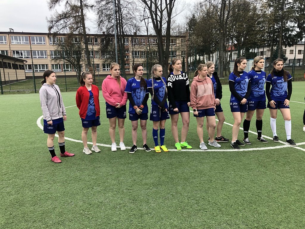 2022-04-20 Wicemistrzynie rejonu w piłce nożnej dziewcząt