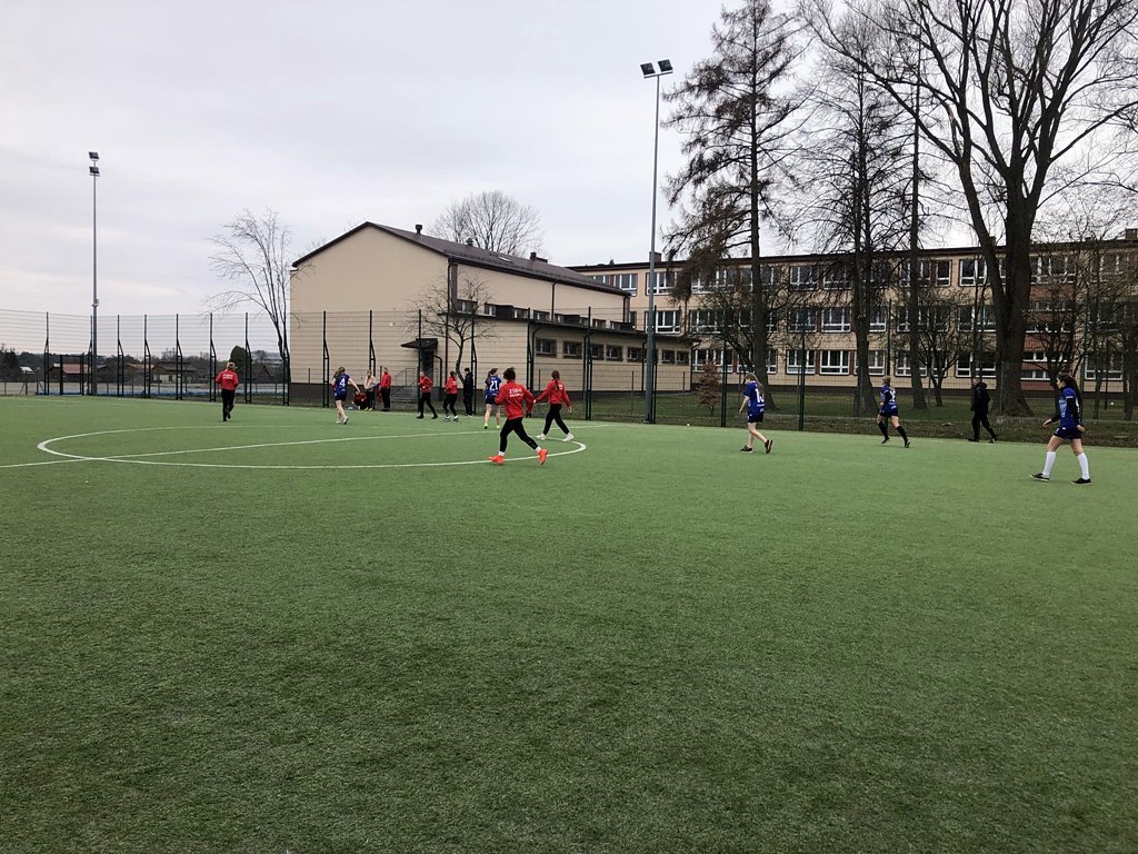 2022-04-20 Wicemistrzynie rejonu w piłce nożnej dziewcząt