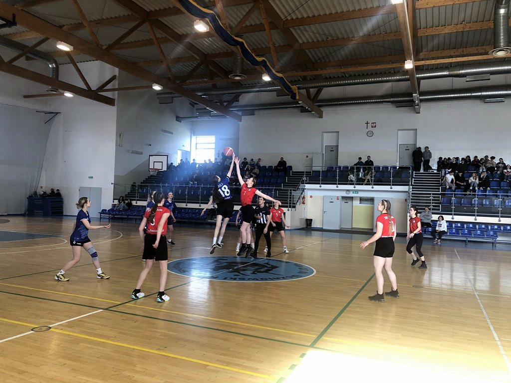 2023-03-28 Koszykarki z Reja brązowymi  medalistkami