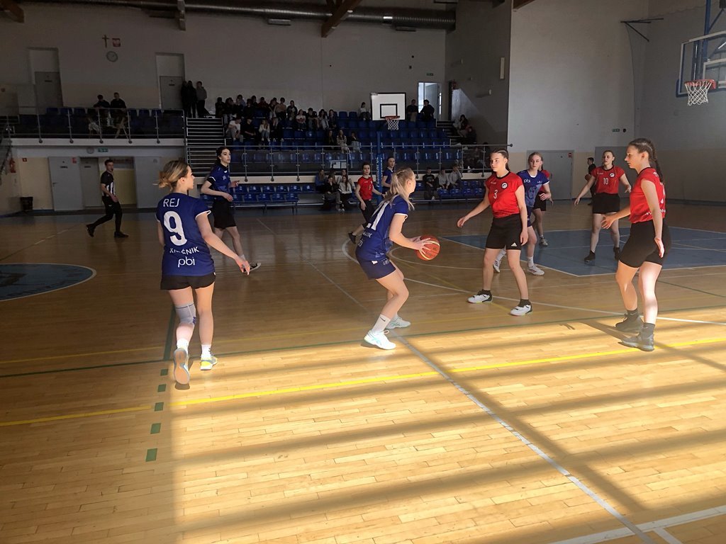 2023-03-28 Koszykarki z Reja brązowymi  medalistkami
