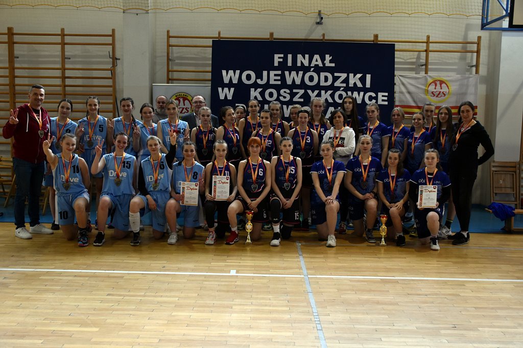 2023-03-28 Koszykarki z Reja brązowymi  medalistkami
