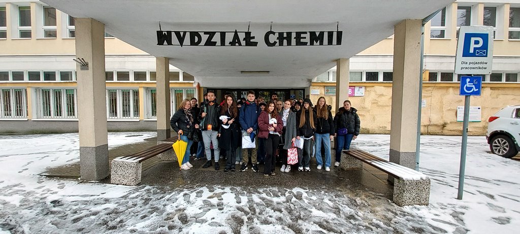 2025-04-11 wyjazd na zajecia z chemii na Umcs