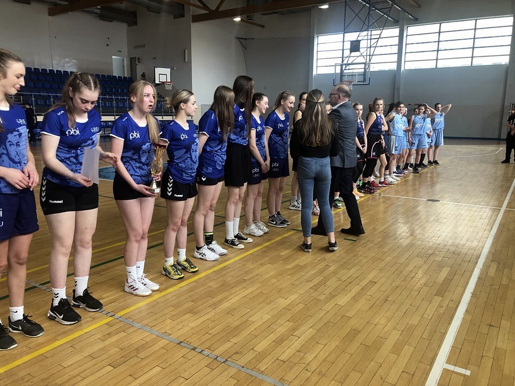 2023-03-28 Koszykarki z Reja brązowymi  medalistkami
