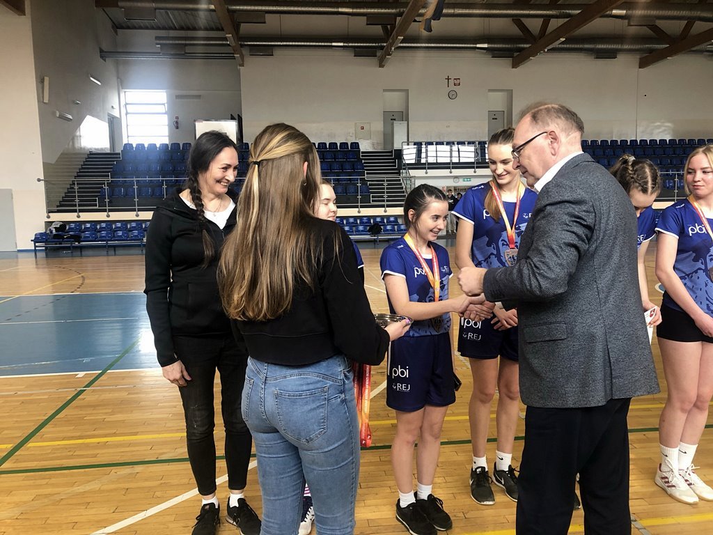 2023-03-28 Koszykarki z Reja brązowymi  medalistkami
