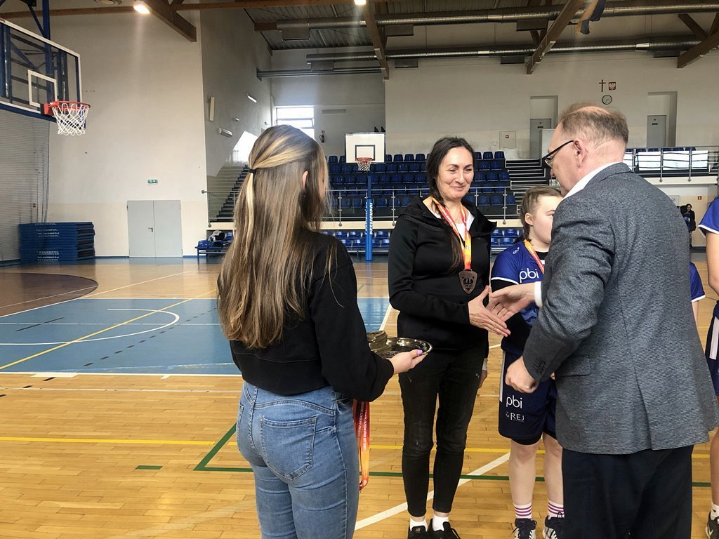 2023-03-28 Koszykarki z Reja brązowymi  medalistkami