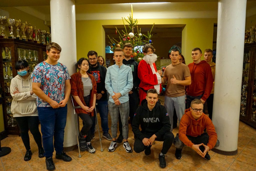 2021-12-17 świątecznie przy choince