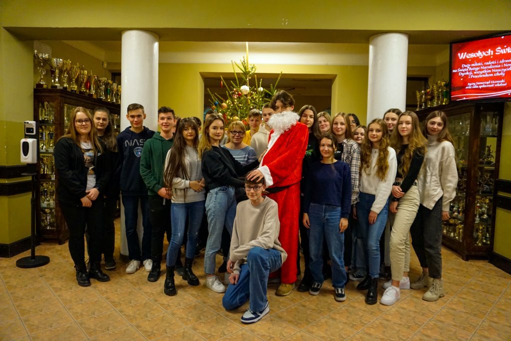2021-12-17 świątecznie przy choince