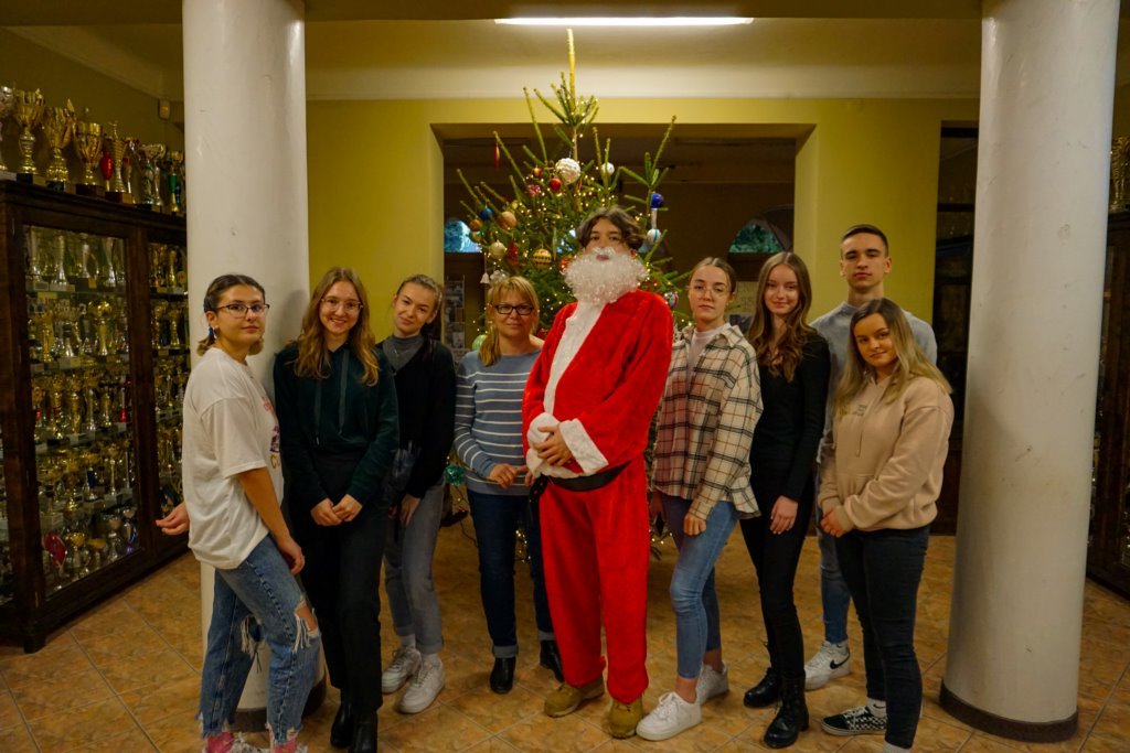 2021-12-17 świątecznie przy choince