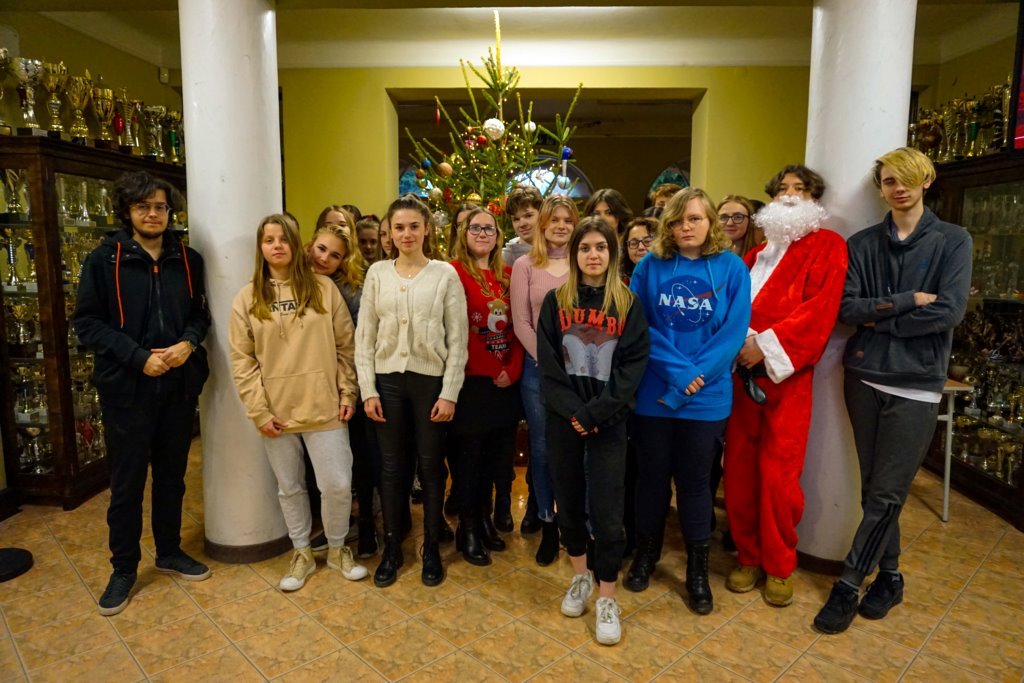 2021-12-17 świątecznie przy choince