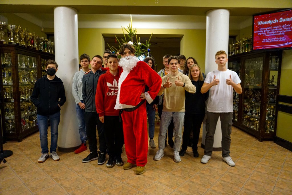 2021-12-17 świątecznie przy choince