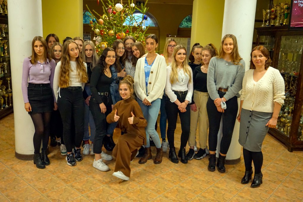 2021-12-17 świątecznie przy choince