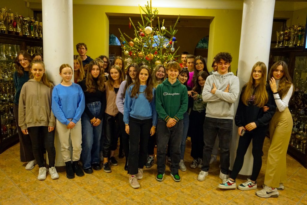 2021-12-17 świątecznie przy choince