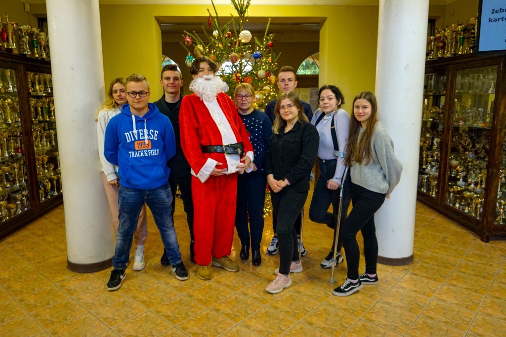2021-12-17 świątecznie przy choince