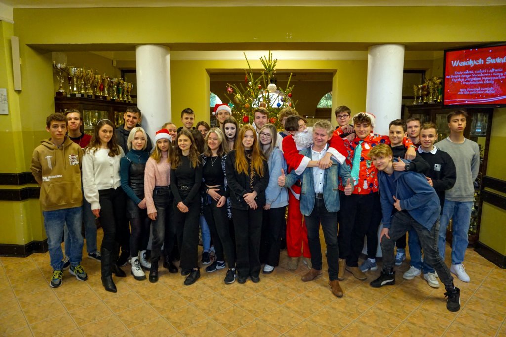 2021-12-17 świątecznie przy choince