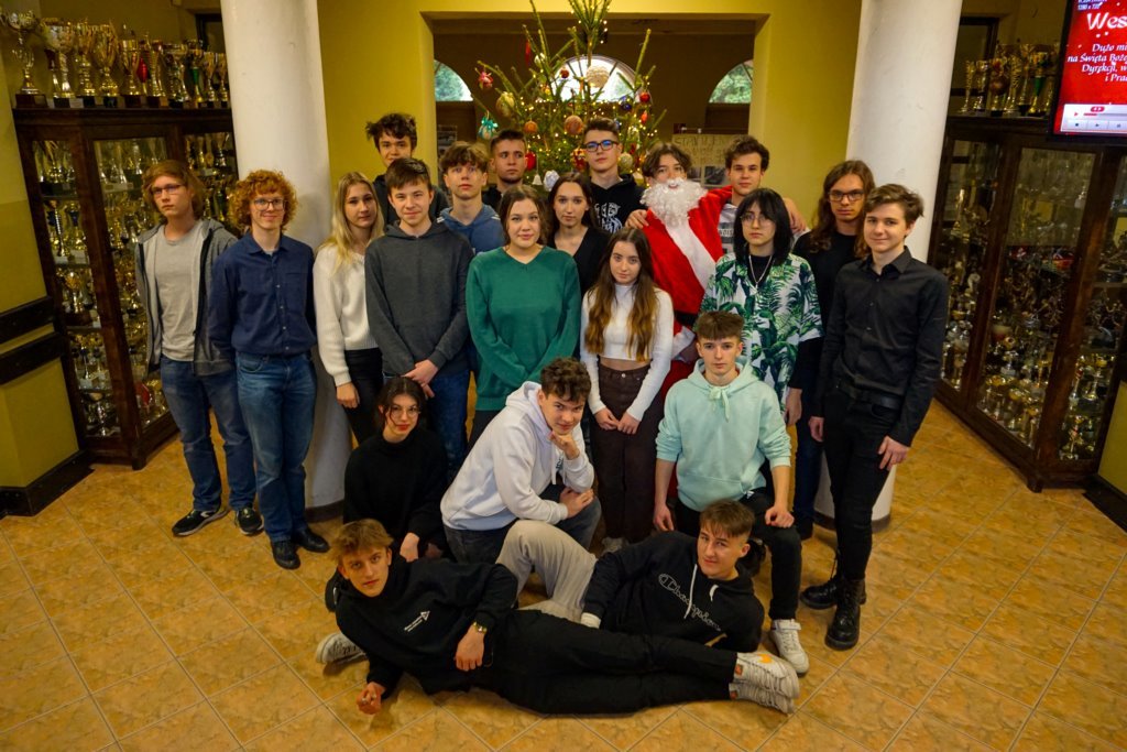 2021-12-17 świątecznie przy choince