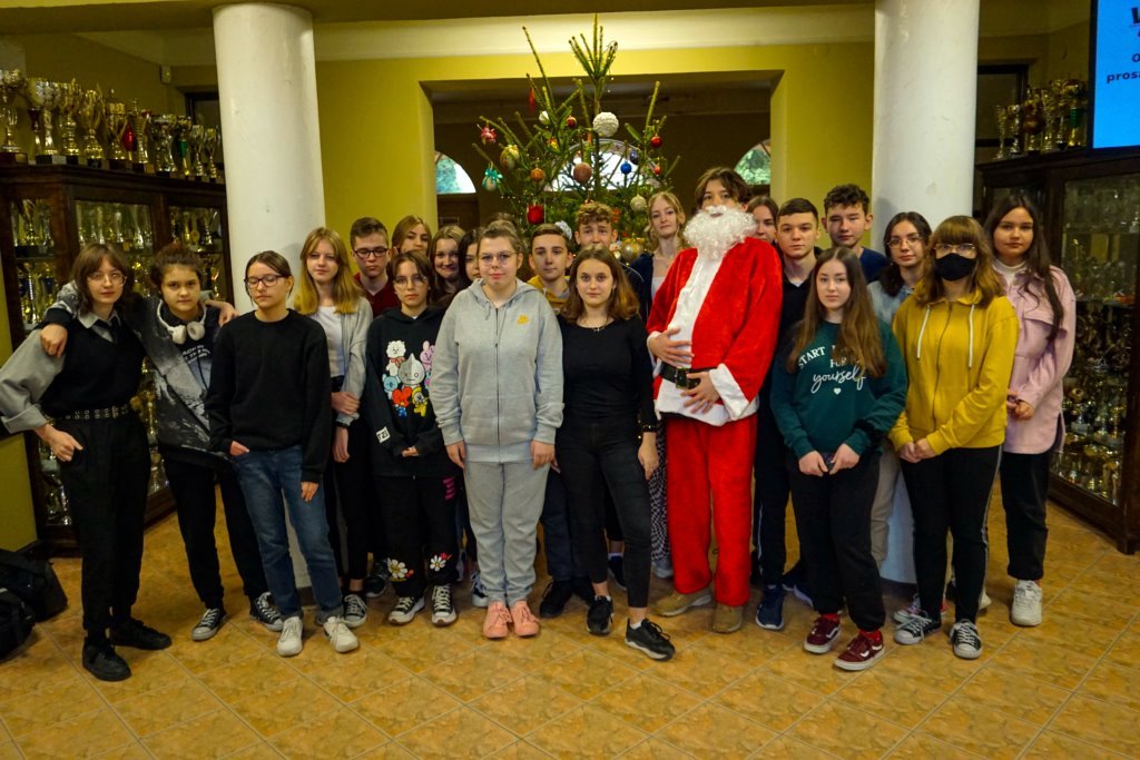 2021-12-17 świątecznie przy choince