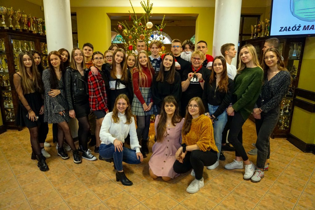 2021-12-17 świątecznie przy choince