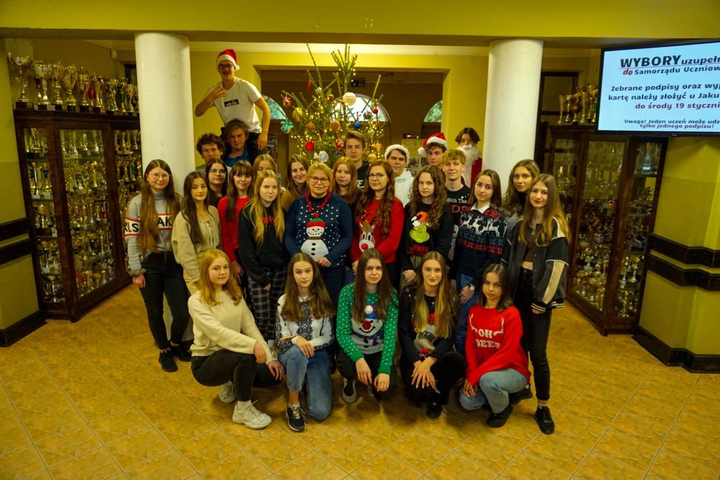 2021-12-17 świątecznie przy choince