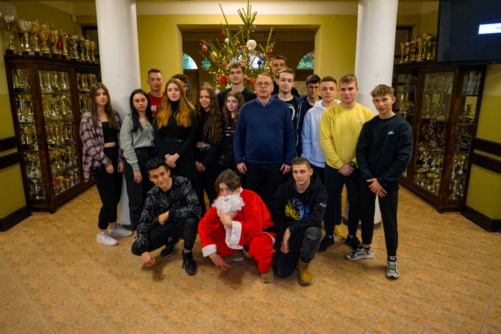 2021-12-17 świątecznie przy choince