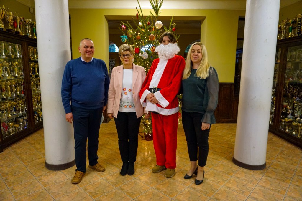 2021-12-17 świątecznie przy choince