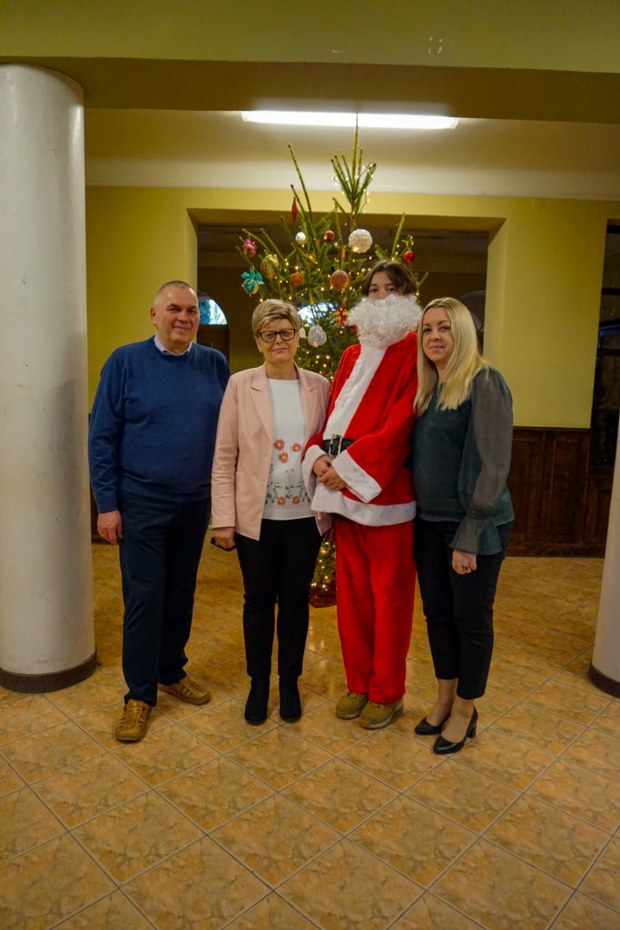 2021-12-17 świątecznie przy choince