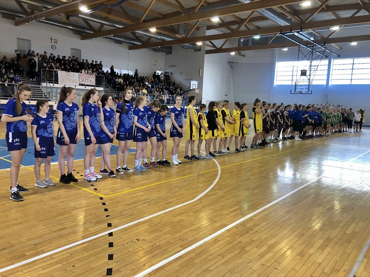 Koszykarki z Reja brązowymi medalistkami mistrzostw województwa