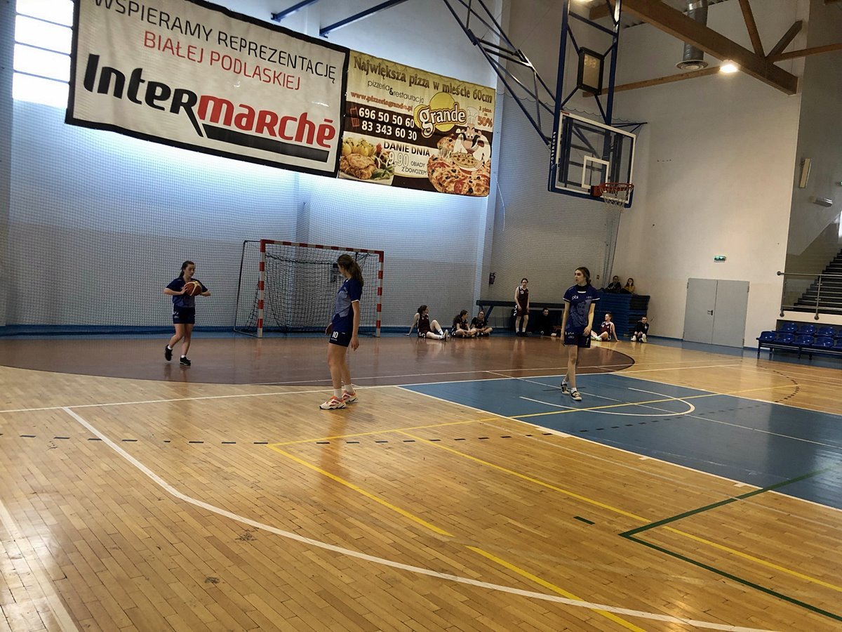 Koszykarki z Reja brązowymi medalistkami mistrzostw województwa