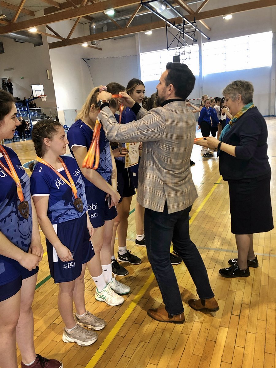 Koszykarki z Reja brązowymi medalistkami mistrzostw województwa