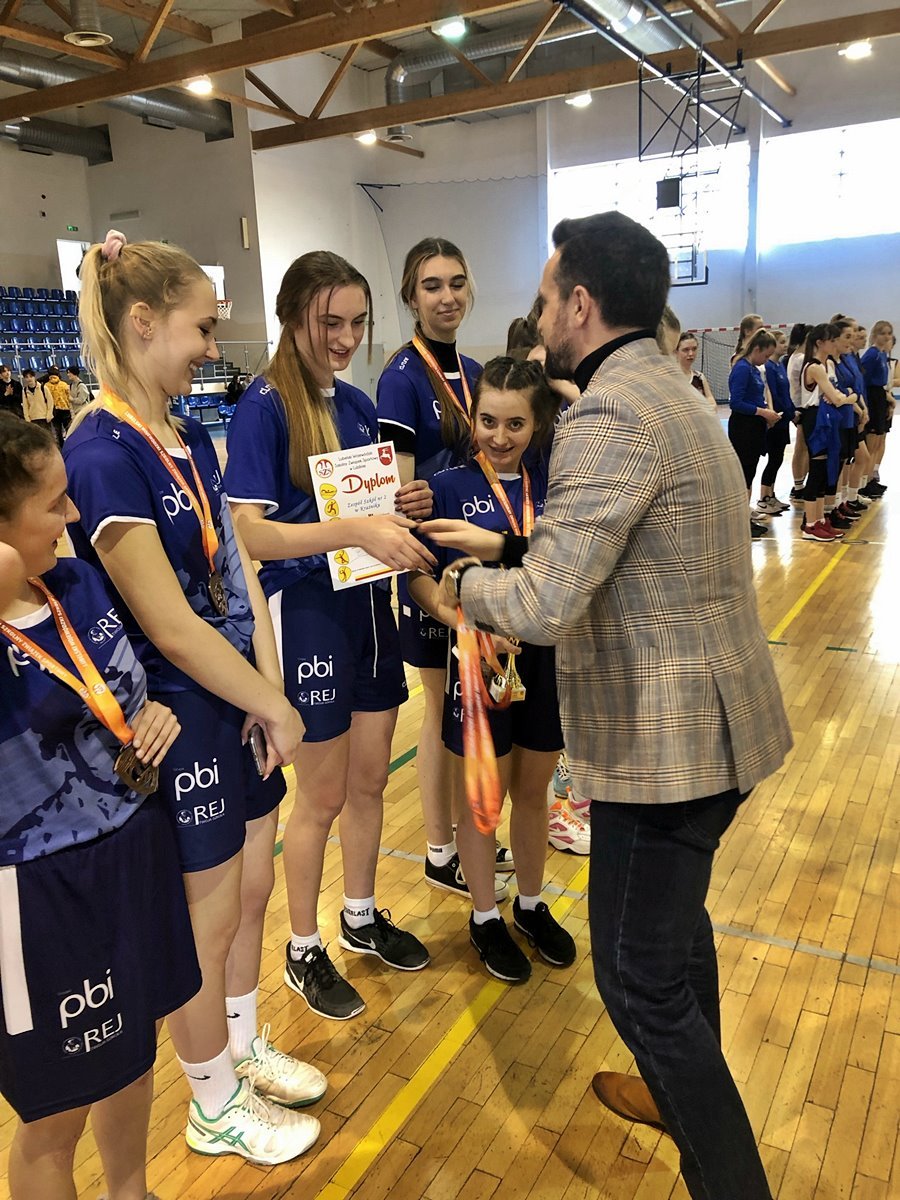 Koszykarki z Reja brązowymi medalistkami mistrzostw województwa