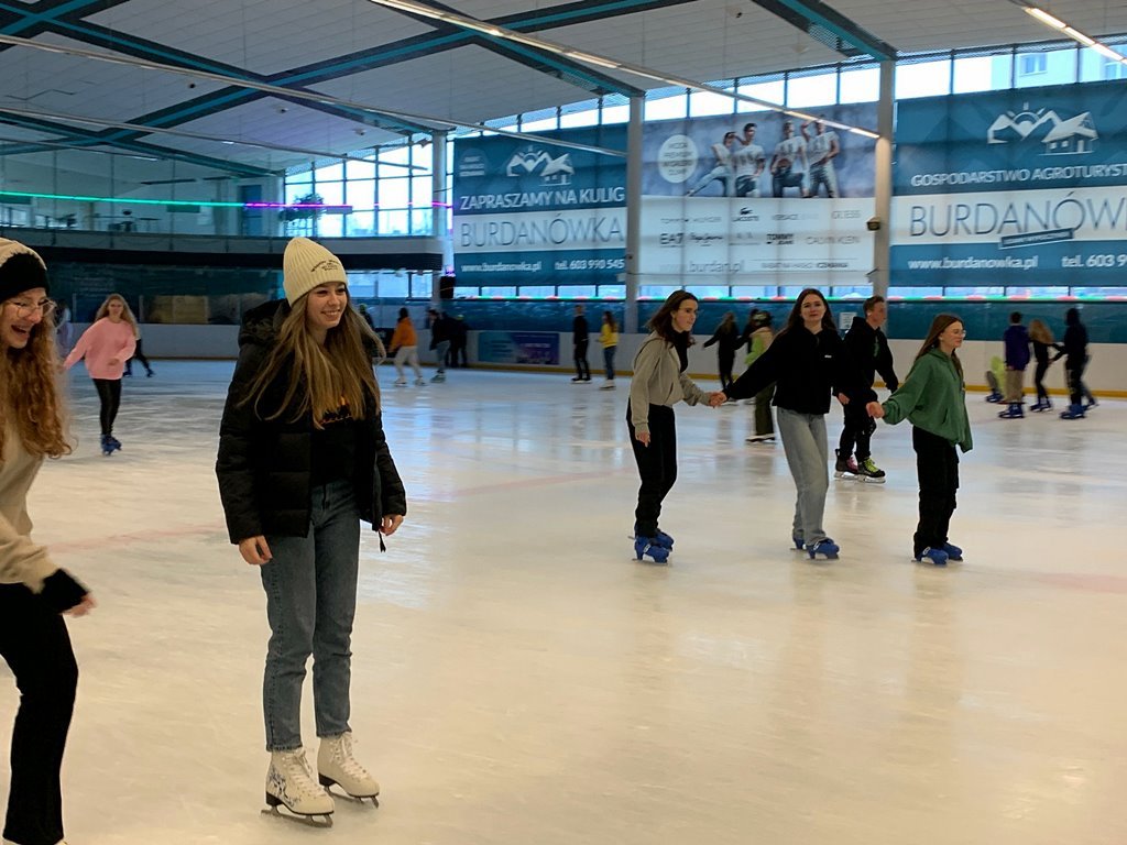 2023-02-15 wyjazd na łyżwy klas f